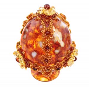 Easter egg made of amber "Tsarina"
