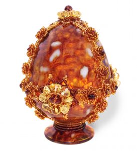 Easter egg made of amber "Tsarina"