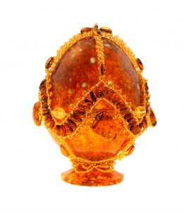 Easter egg made of amber "Lace"