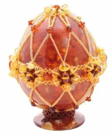 Яйцо пасхальное из янтаря "Свадебный убор"