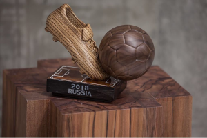Сувенир "FIFA Россия - 2018" мореный дуб, янтарь