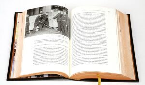 Книга в кожаном переплёте "Золотой стандарт. История, теория, политика"