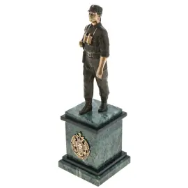 Статуэтка бронзовая "Пограничник на пьедестале" Статуэтка бронзовая "Пограничник на пьедестале"