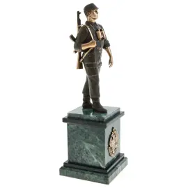 Статуэтка бронзовая "Пограничник на пьедестале" Статуэтка бронзовая "Пограничник на пьедестале"