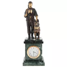 Статуэтка бронзовая "Пограничник на страже" с часами