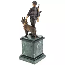 Статуэтка бронзовая "Пограничник на страже" с часами