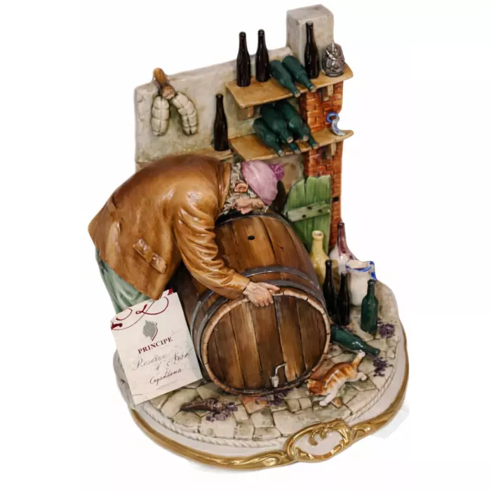 Statuette "Mouse by the barrel"