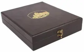 Подарочная книга в кожаном переплете "Памятники Москвы" Подарочная книга в кожаном переплете "Памятники Москвы"