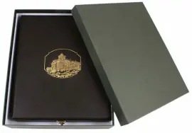 Подарочная книга в кожаном переплете "Памятники Москвы" Подарочная книга в кожаном переплете "Памятники Москвы"