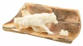 Сувенир из клыка моржа "Полярный волк" на бивне мамонта