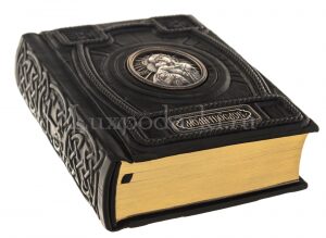Книга в кожаном переплёте "Молитвослов"