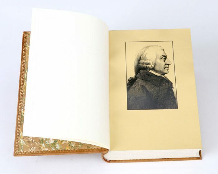 Книга в кожаном переплёте "Исследование о природе и причинах богатства народов" А.Смит