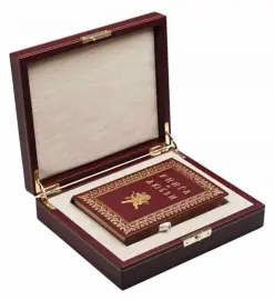 Книга в кожаном переплете "Книга о любви"