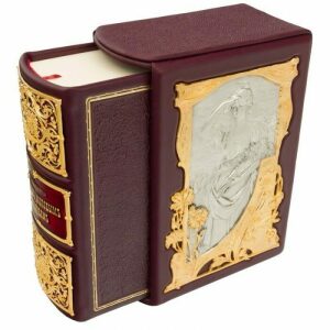Подарочная книга в кожаном переплете "Подарок молодым хозяйкам"