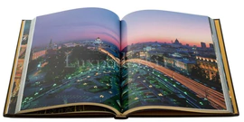Подарочная книга-фотоальбом в кожаном переплете и окладе "Москва" Златоуст