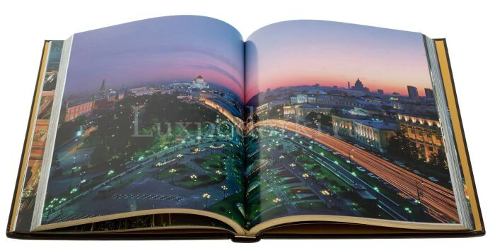 Подарочная книга-фотоальбом в кожаном переплете и окладе "Москва" Златоуст