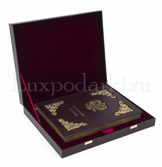 Leather-bound gift book "Moscow Kremlin" in a box (bilingual edition)