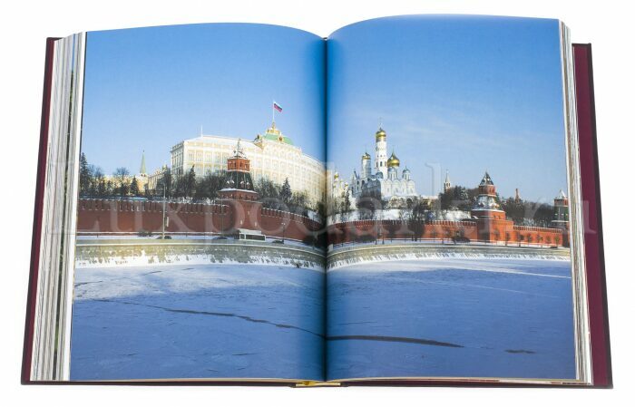 Leather-bound gift book "Moscow Kremlin" in a box (bilingual edition)