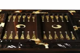 Гарнитур для игры в нарды "Дракон" с янтарной инкрустацией