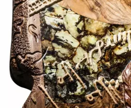 Панно из массива ореха, сапеле и янтаря "Леонардо"