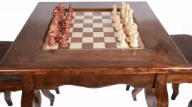 Шахматный стол из бука "Классический" с резными табуретами
