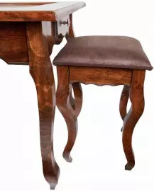 Шахматный стол из бука "Классический" с резными табуретами