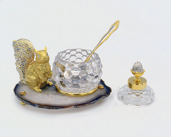 Hazel "Squirrel" on agate
