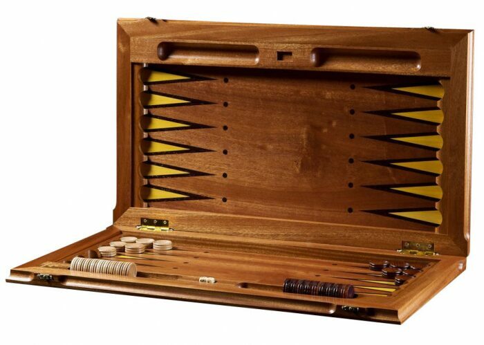 Surgut backgammon with a dark playing field