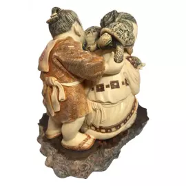 Сувенир из бивня мамонта "Отец и сын с черепахами"