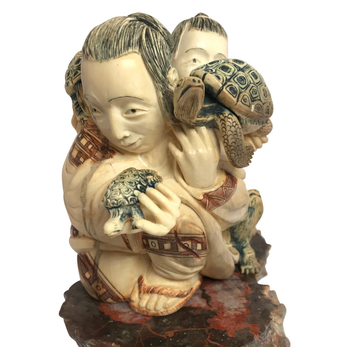 Souvenir from a mammoth tusk "Father and son with turtles"