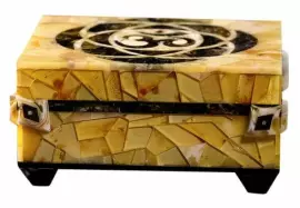 Шкатулка из янтаря "Ом"