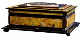 Шкатулка из янтаря "Лебедь"