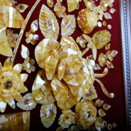 Декоративное панно из янтаря "Цветы"