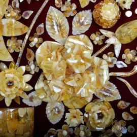 Декоративное панно из янтаря "Цветы"