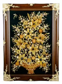 Декоративное панно из янтаря "Цветочная ваза"