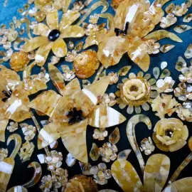 Декоративное панно из янтаря "Цветочная ваза"