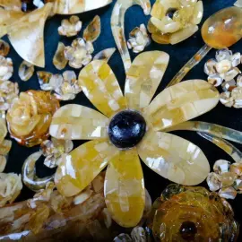 Декоративное панно из янтаря "Цветочная ваза"