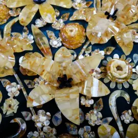 Декоративное панно из янтаря "Цветочная ваза"