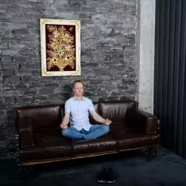 Декоративное панно из янтаря "Цветочная ваза" в белой раме