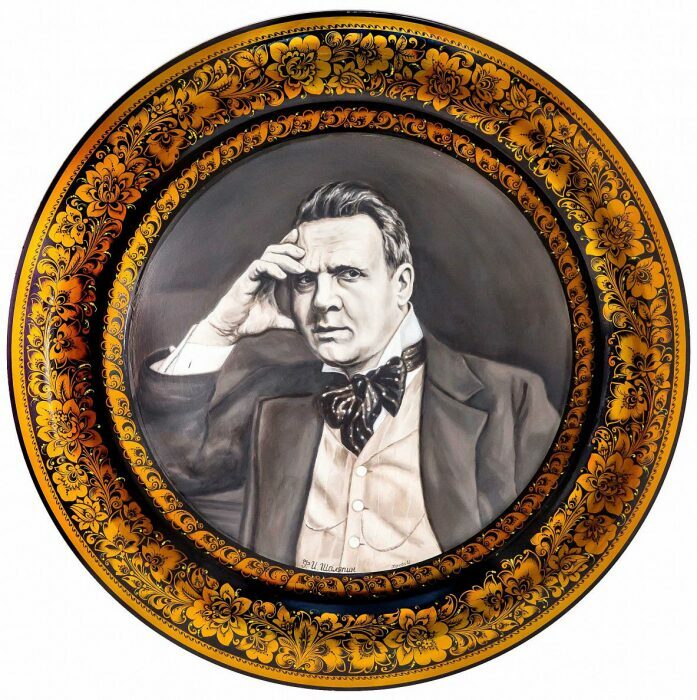 Plate-decorative panel with portrait