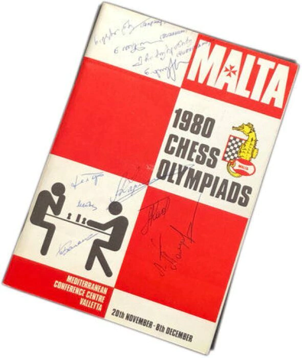 Книга с автографами участников шахматной олимпиады 1980 от СССР