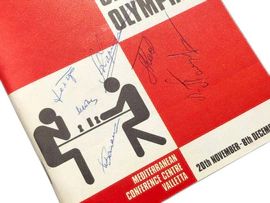 Книга с автографами участников шахматной олимпиады 1980 от СССР