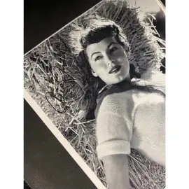 Фотография с автографом актрисы Авы Гарднер Фотография с автографом актрисы Авы Гарднер
