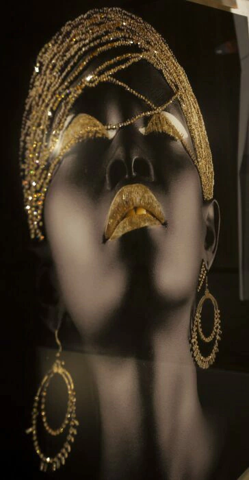 The painting "Cleopatra" on the mirror (Swarovski)