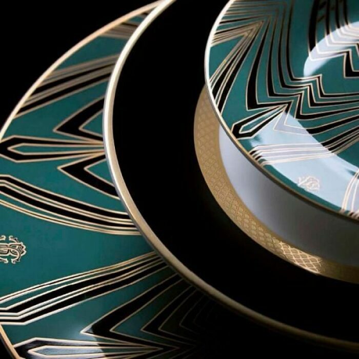 The "Deco" snack plate is large