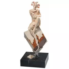 Скульптура из бивня мамонта "Игра"