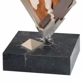 Скульптура из бивня мамонта "Игра"