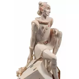 Скульптура из бивня мамонта "Игра"