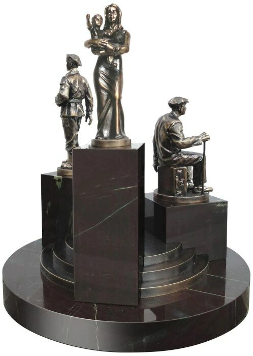 Statuette "Communication of generations"
