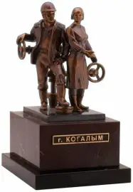 Статуэтка "Девушка и нефтяник" Статуэтка "Девушка и нефтяник"